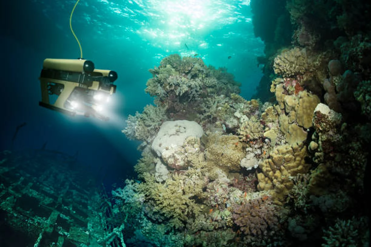 ROV inspecting a subsea structure with acoustic guidance